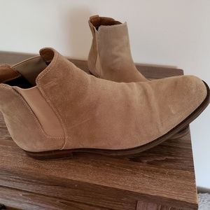 Tan mens suede boots. Barely worn.